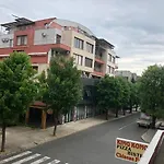King Kong Moni *